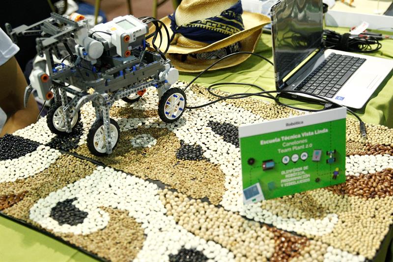  Panama with the goal of advancing to position 15 in the World Robotics Olympiad