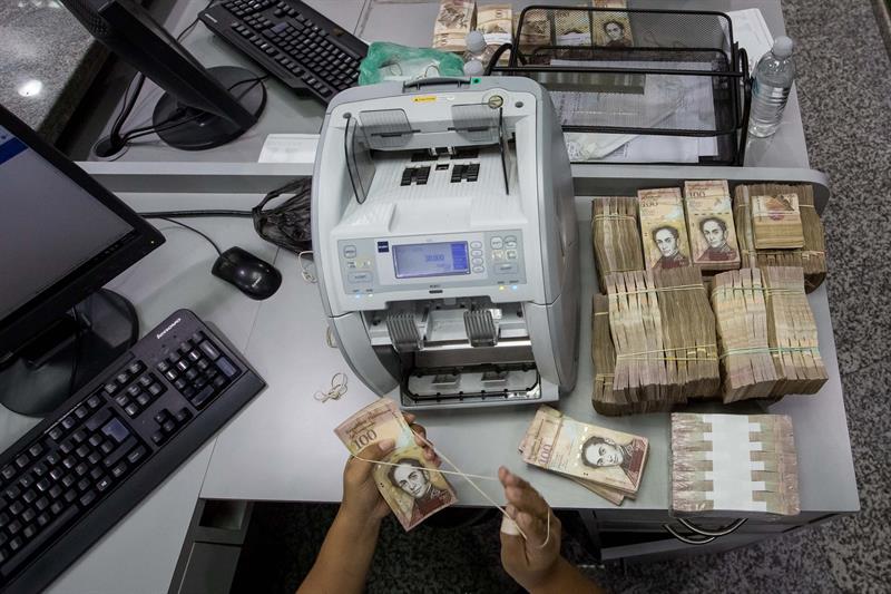  The Venezuelan bolivar accelerates its fall against the US dollar